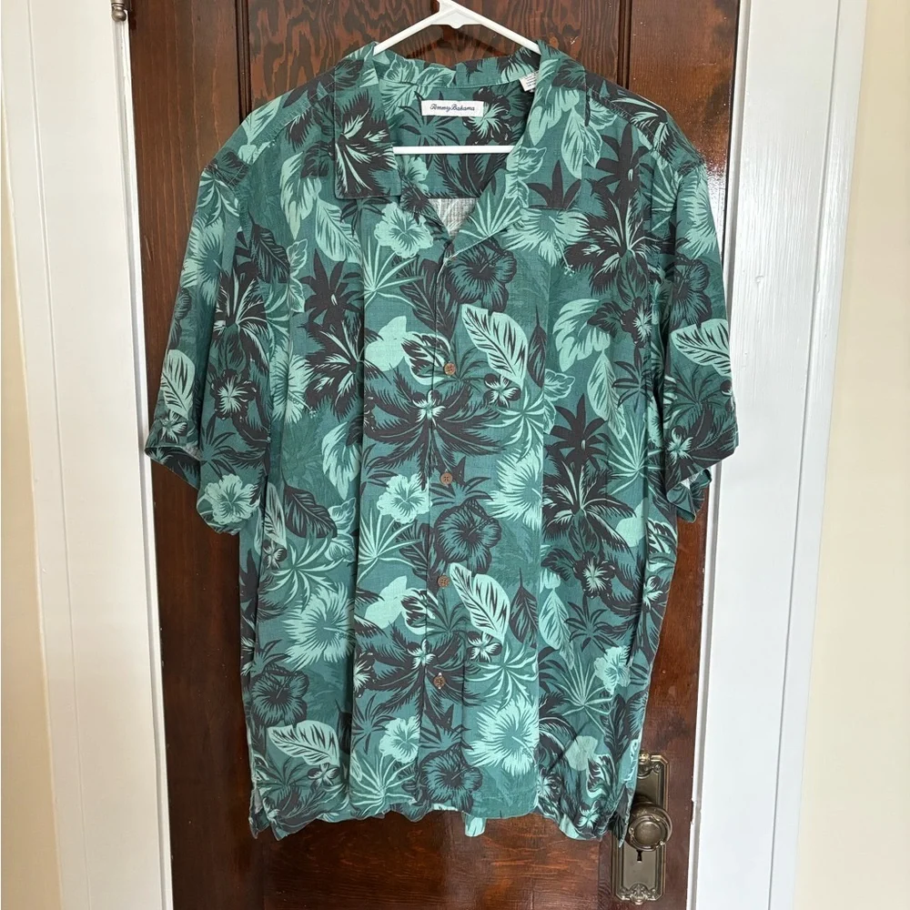 Tommy Bahama Men’s Green Hawaiian Tropical Short Sleeve 100% Silk Button Shirt - Picture 1 of 5